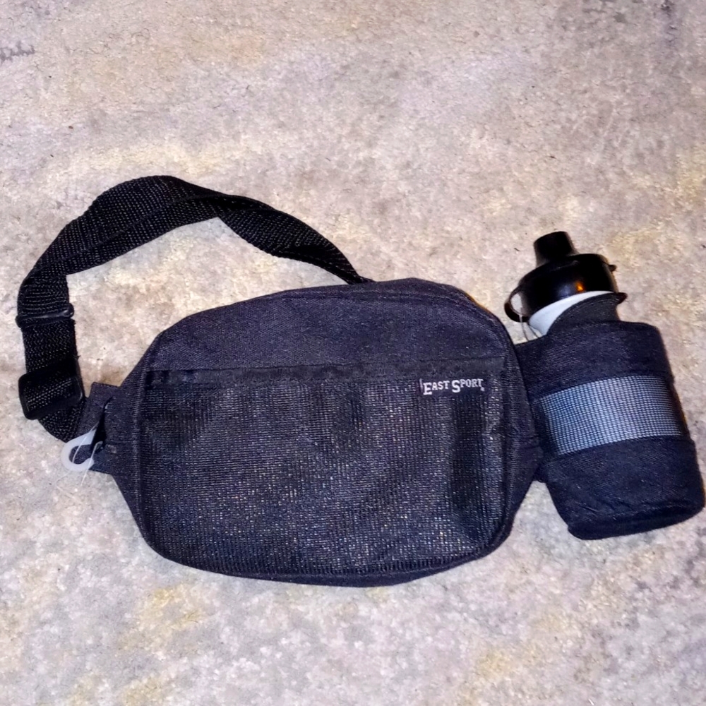 🆕 Black "EAST SPORT" phanny pack w/ small white/black water bottle🔥See pics🔥